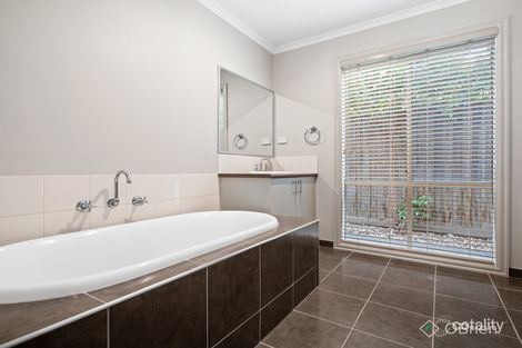 Property photo of 15 Vivid Court Tarneit VIC 3029