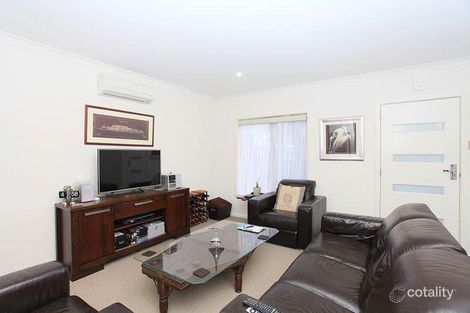 Property photo of 36 Etheridge Lane Craigieburn VIC 3064
