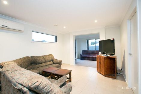 Property photo of 2 Cherry Blossom Chase Pakenham VIC 3810