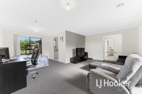 Property photo of 35 Ralph Crescent Hampton Park VIC 3976