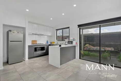Property photo of 14 Wiseman Walk Wollert VIC 3750