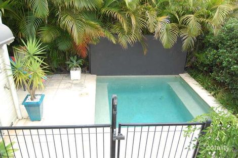 94 Palm Ave, Shorncliffe, QLD 4017