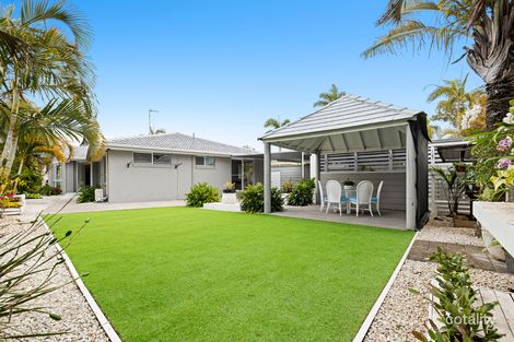 Property photo of 10 Aroona Avenue Broadbeach Waters QLD 4218