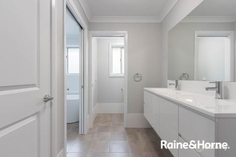 Property photo of 18 Burlington Rise Kelso NSW 2795