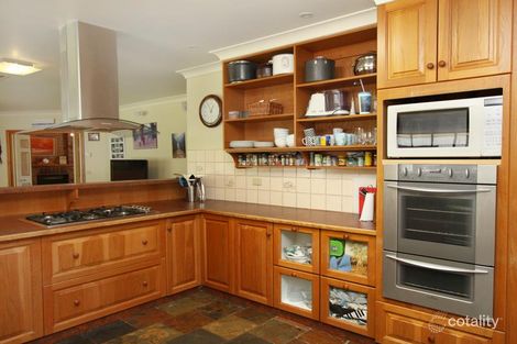 Property photo of 18 Redgum Close Werribee VIC 3030