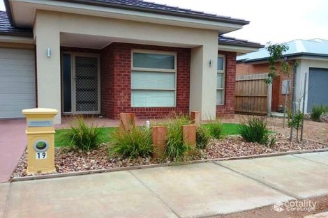 19 Rottness Dr, Armstrong Creek, VIC 3217