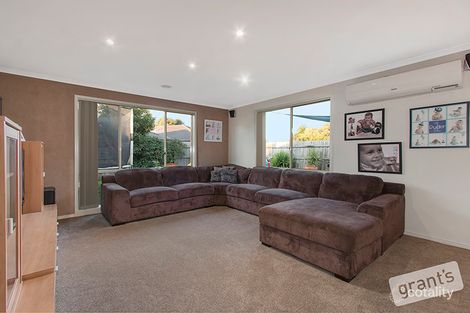 Property photo of 13 Kinsale View Berwick VIC 3806