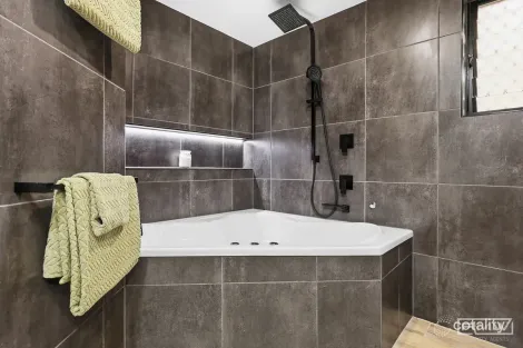 Property photo of 28 Dolphin Crescent Taranganba QLD 4703