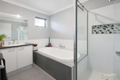 Property photo of 32 Rawlings Drive Warrnambool VIC 3280