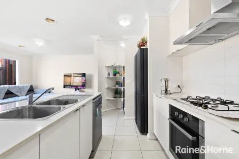 Property photo of 24 Bentham Street Roxburgh Park VIC 3064