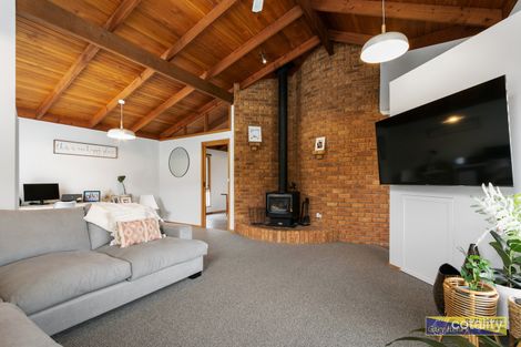 Property photo of 28 Robin Street Lakes Entrance VIC 3909
