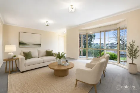 Property photo of 2 Christopher Close Pakenham VIC 3810
