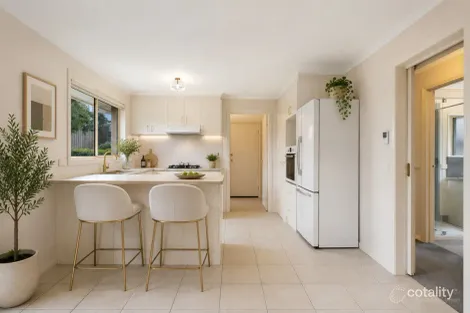 Property photo of 2 Christopher Close Pakenham VIC 3810