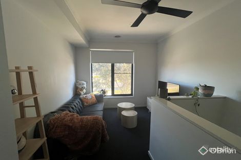 Property photo of 33 Wedgebill Circuit Werribee VIC 3030