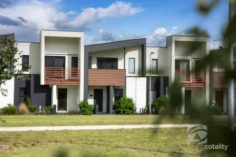 28 Sanctum Walk, Officer, VIC 3809