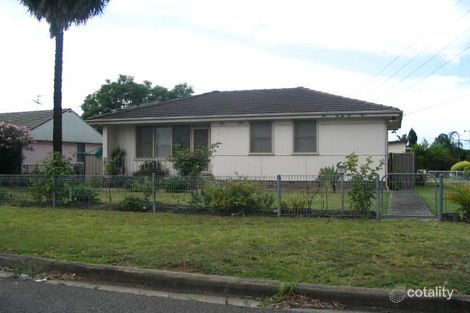 2 Donegal Ave, Smithfield, NSW 2164