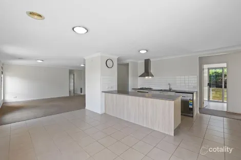 Property photo of 6 Bronte Court Drouin VIC 3818