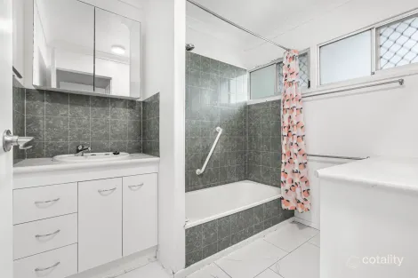 Property photo of 126 Cameron Parade Wynnum QLD 4178
