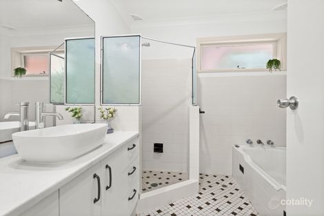 Property photo of 52 Jacaranda Avenue Figtree NSW 2525