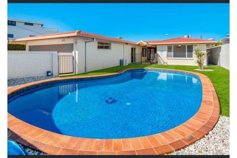 12 Andrea Ave, Broadbeach Waters, QLD 4218