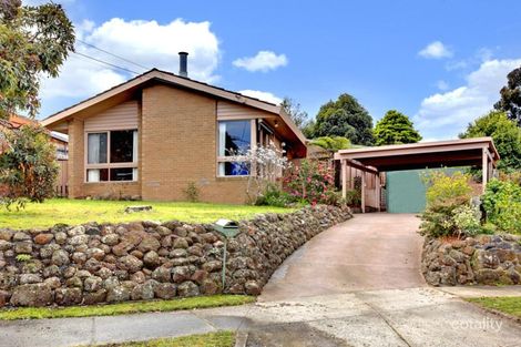 Property photo of 17 Norfolk Circuit Doncaster VIC 3108