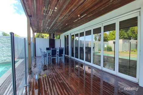 Property photo of 14 Collins Crescent Benowa QLD 4217