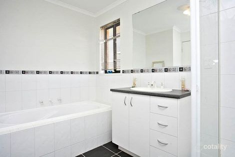Property photo of 30 Finchley Park Crescent Tarneit VIC 3029