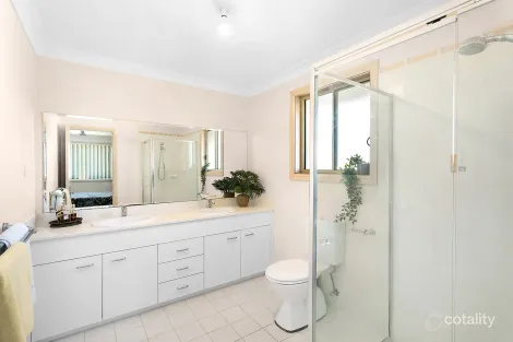 Property photo of 42 Quarterhorse Parade Wadalba NSW 2259