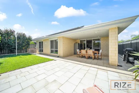Property photo of 33 Solandri Bend Banksia Grove WA 6031
