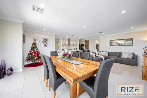 Property photo of 33 Solandri Bend Banksia Grove WA 6031