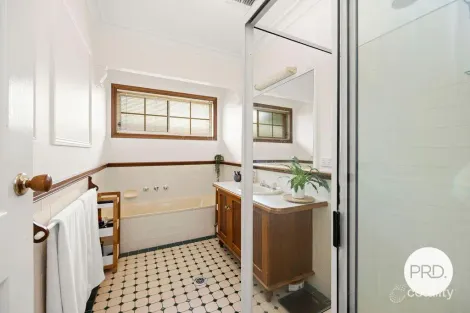 Property photo of 1/1070 Bunton Street North Albury NSW 2640