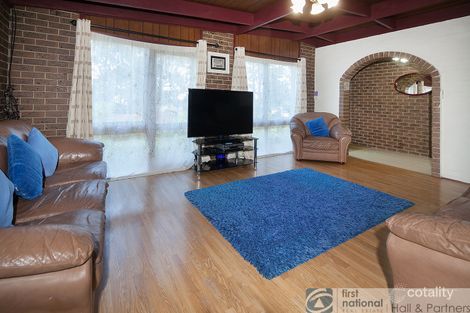 Property photo of 19 William Perry Close Endeavour Hills VIC 3802