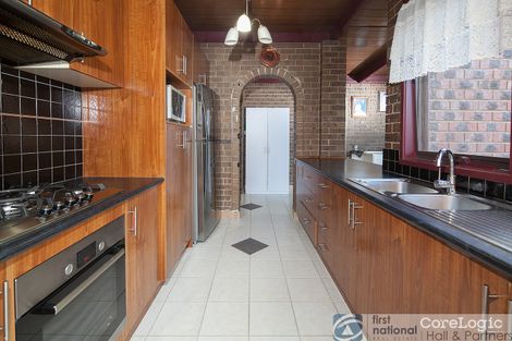 Property photo of 19 William Perry Close Endeavour Hills VIC 3802