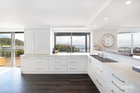 Property photo of 17 Shipton Crescent Mollymook NSW 2539