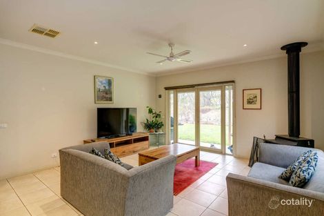 Property photo of 16 Stringybark Court Sedgwick VIC 3551