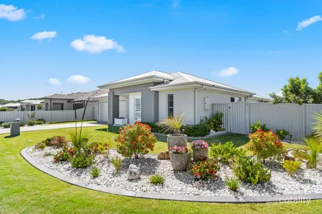 Property photo of 1 Spearmint Circuit Nikenbah QLD 4655