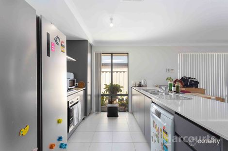 Property photo of 17 Kellerberrin Turn Dawesville WA 6211