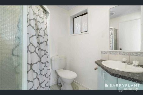 Property photo of 33 Moonstone Circuit St Albans VIC 3021