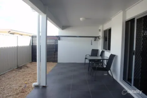 Property photo of 2/21 Moriarty Street Emerald QLD 4720