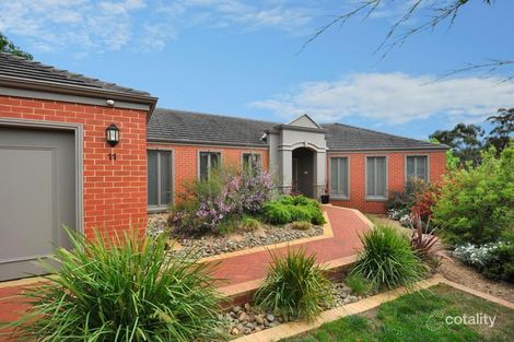 Property photo of 11 Parklands Close Donvale VIC 3111