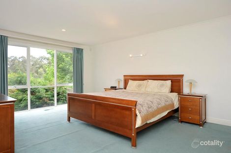 Property photo of 11 Parklands Close Donvale VIC 3111