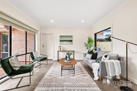 Property photo of 2 Pulford Crescent Mill Park VIC 3082