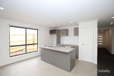 Property photo of 31 Bagshot Circuit Mernda VIC 3754