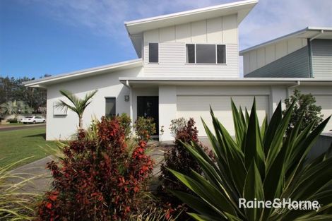 2/5 Seaway Pde, Toogoom, QLD 4655