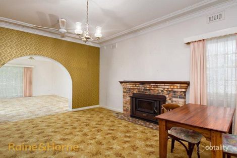 Property photo of 17 Fernleigh Road Turvey Park NSW 2650
