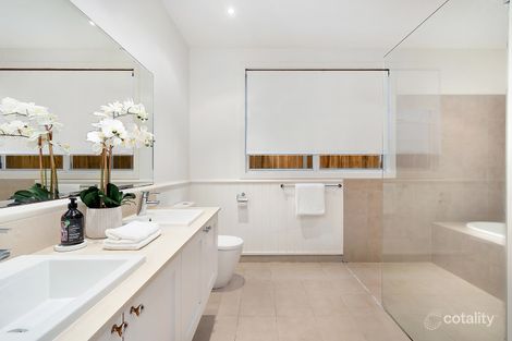Property photo of 24 Eleventh Avenue St Lucia QLD 4067