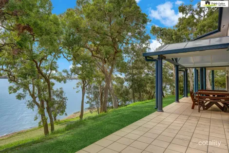 Property photo of 10 Omaru Place Summerland Point NSW 2259