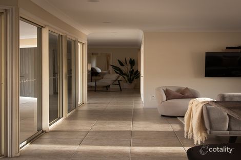Property photo of 7 Mozart Place Mount Ommaney QLD 4074