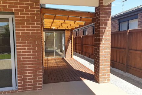 Property photo of 35 Kurrali Crescent Werribee VIC 3030