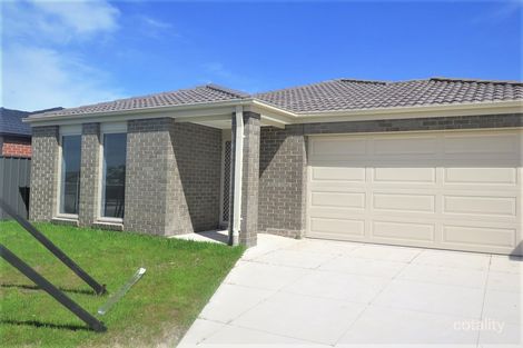 Property photo of 7 Rockies Ridge Pakenham VIC 3810